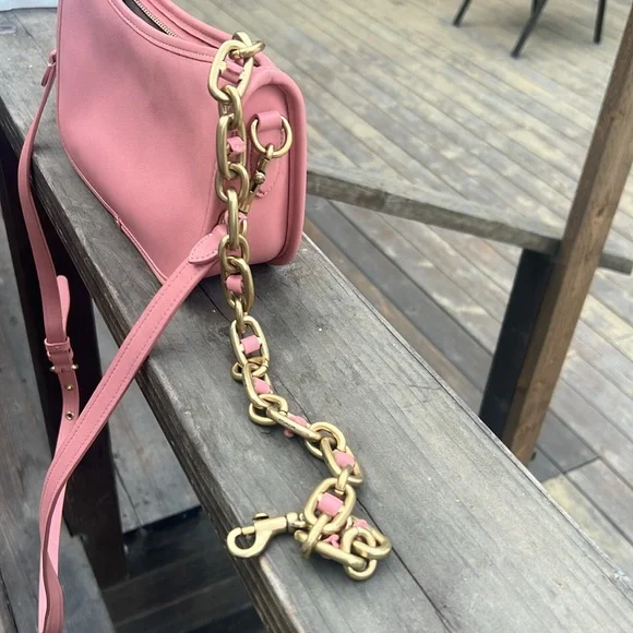 Coach pink handbag with leather and gold colored hardware - Picture 2 of 8